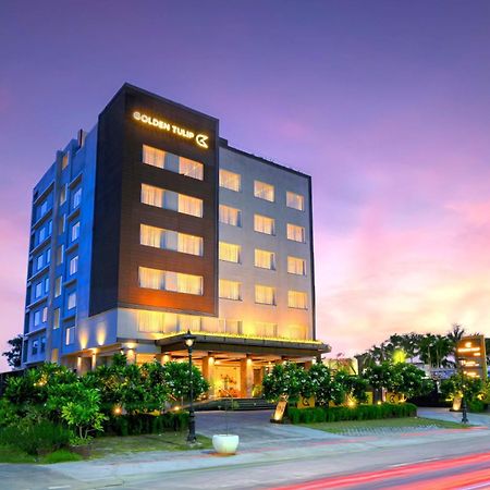 Golden Tulip Agra Hotel Агра Екстериор снимка