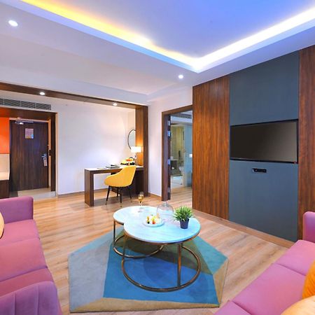 Golden Tulip Agra Hotel Агра Екстериор снимка