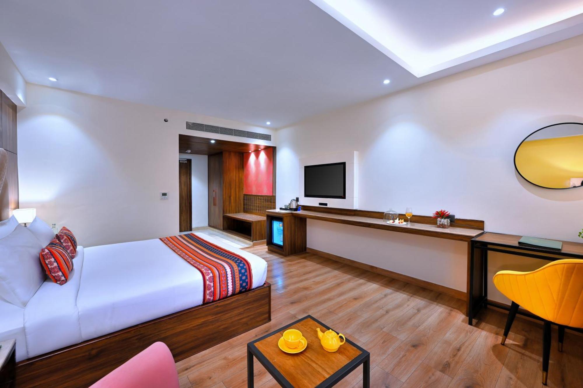 Golden Tulip Agra Hotel Агра Екстериор снимка