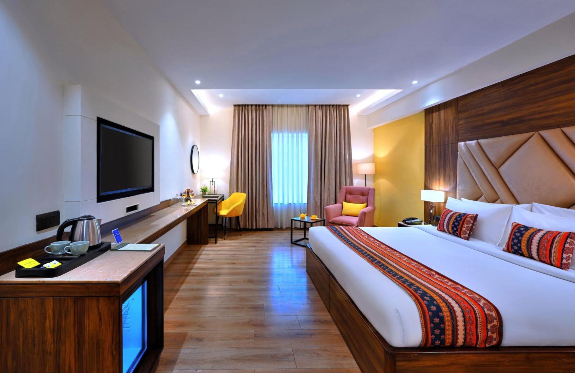 Golden Tulip Agra Hotel Агра Екстериор снимка