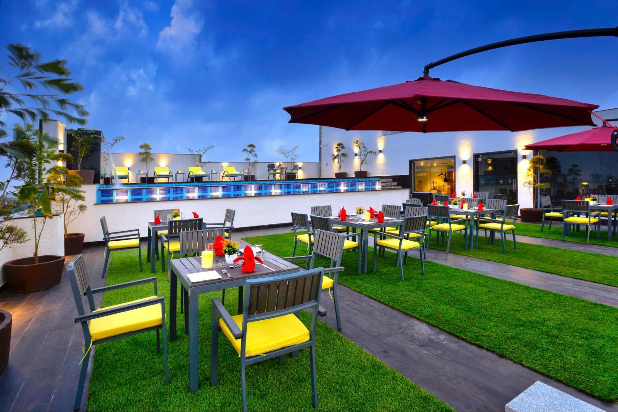 Golden Tulip Agra Hotel Агра Екстериор снимка