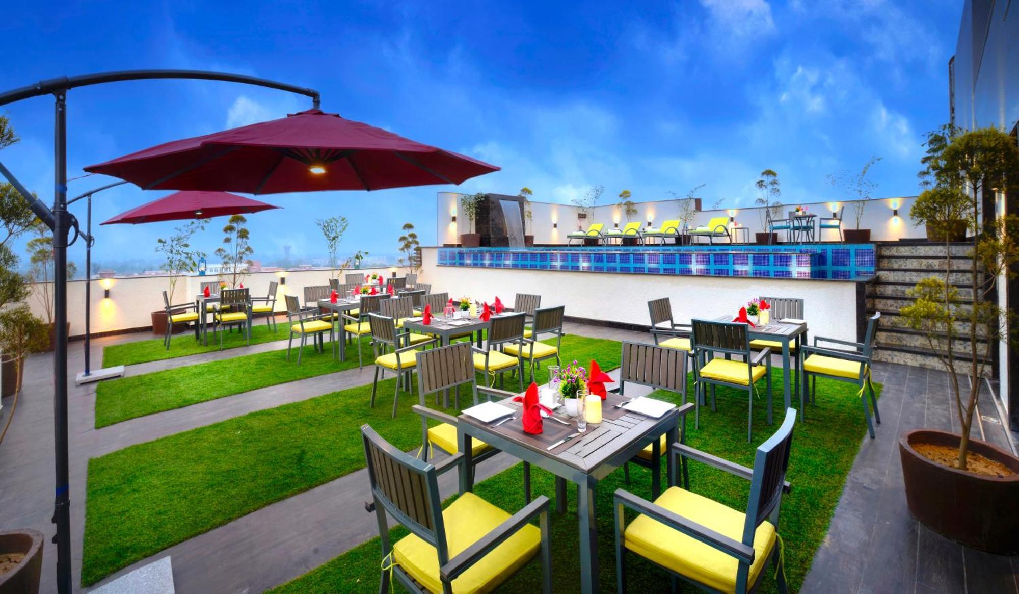 Golden Tulip Agra Hotel Агра Екстериор снимка