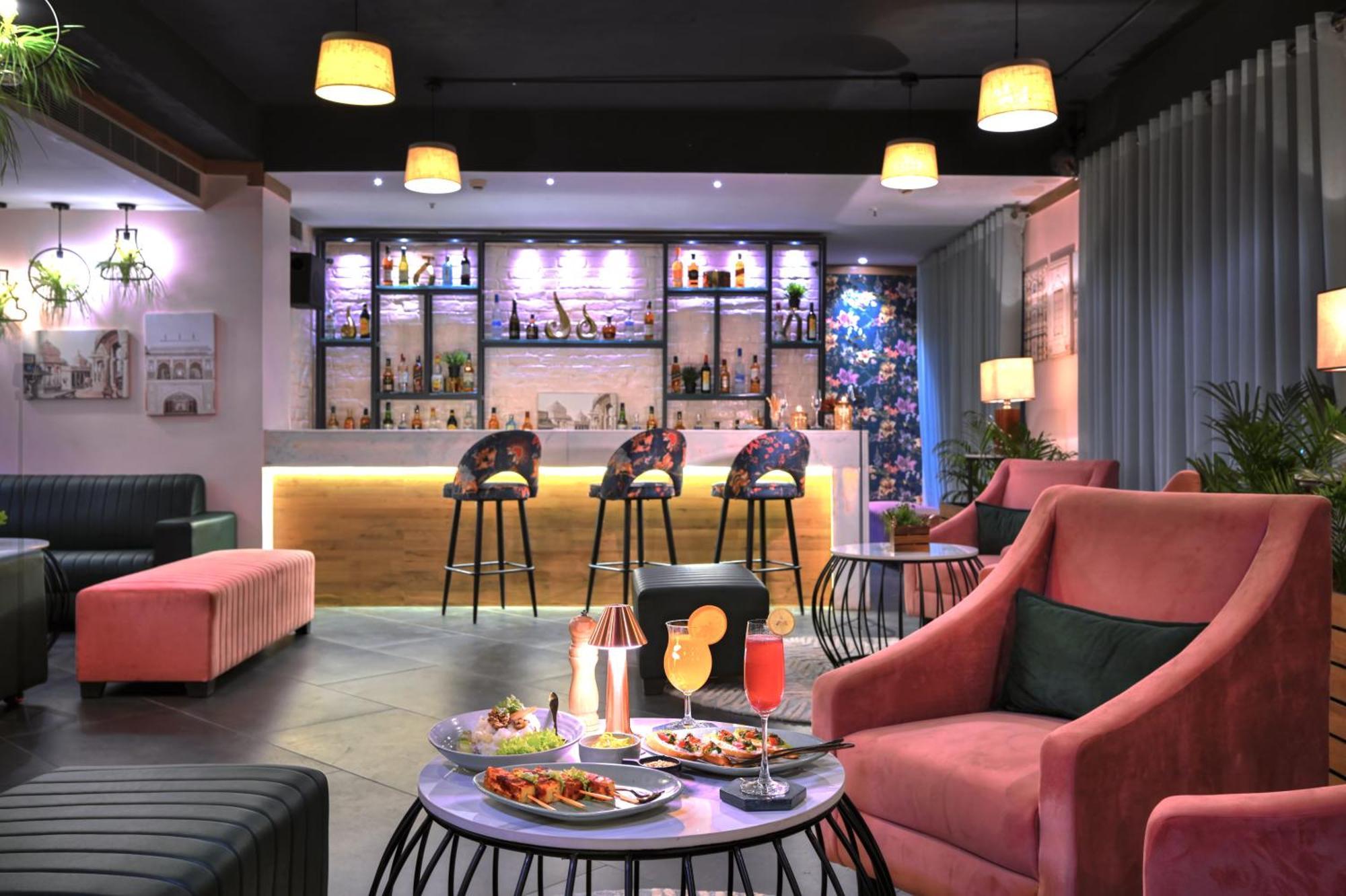 Golden Tulip Agra Hotel Агра Екстериор снимка