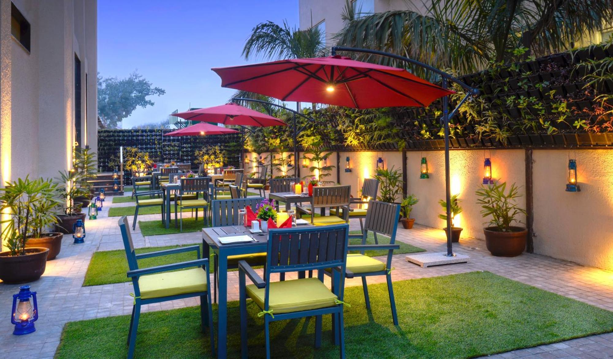 Golden Tulip Agra Hotel Агра Екстериор снимка