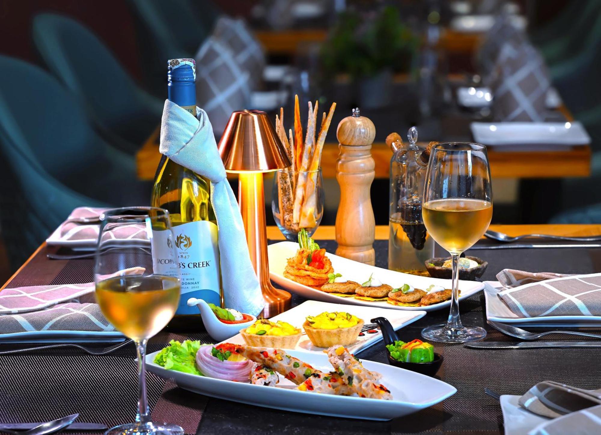 Golden Tulip Agra Hotel Агра Екстериор снимка