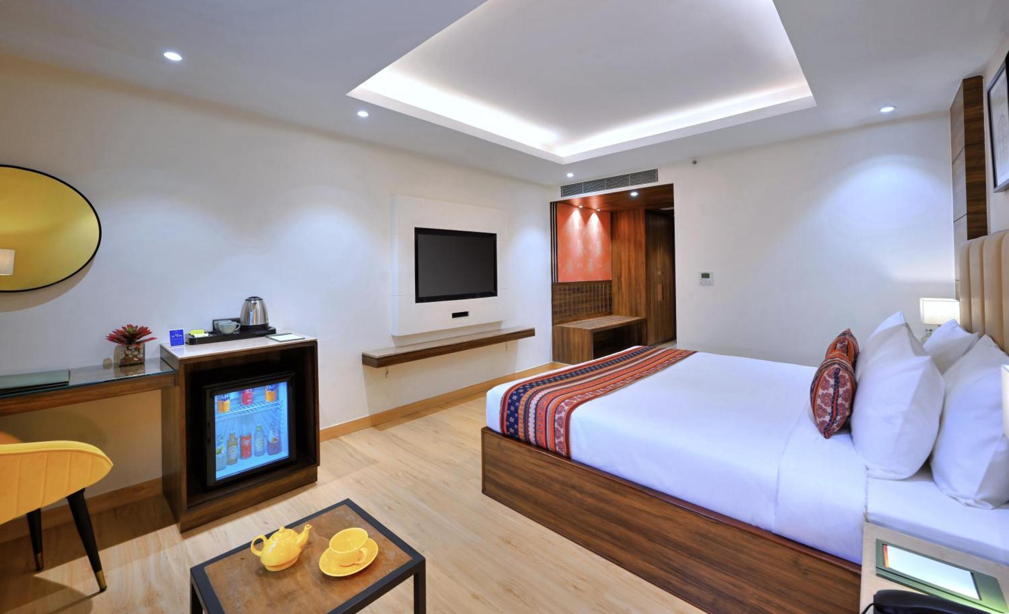 Golden Tulip Agra Hotel Агра Екстериор снимка