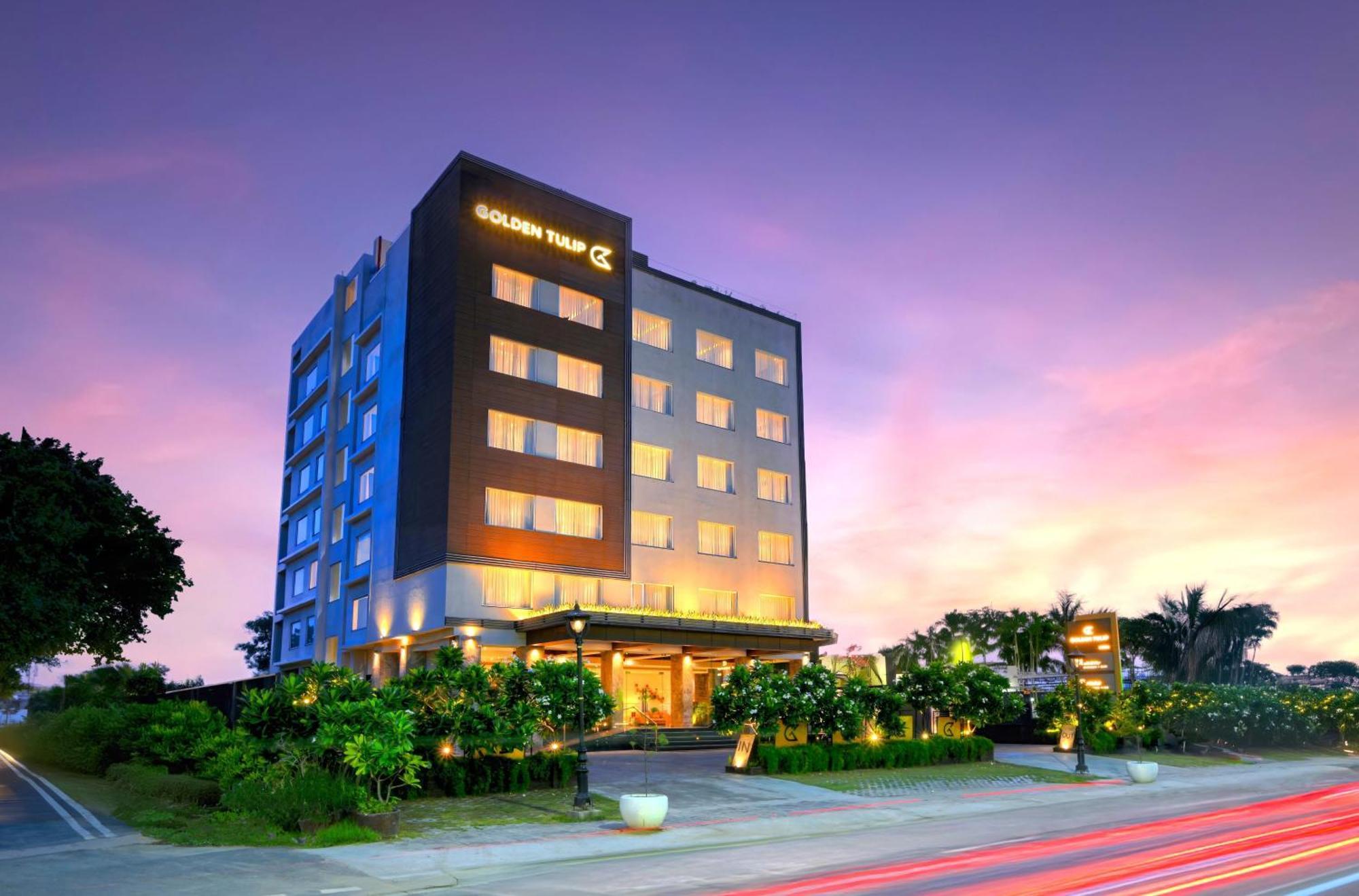 Golden Tulip Agra Hotel Агра Екстериор снимка