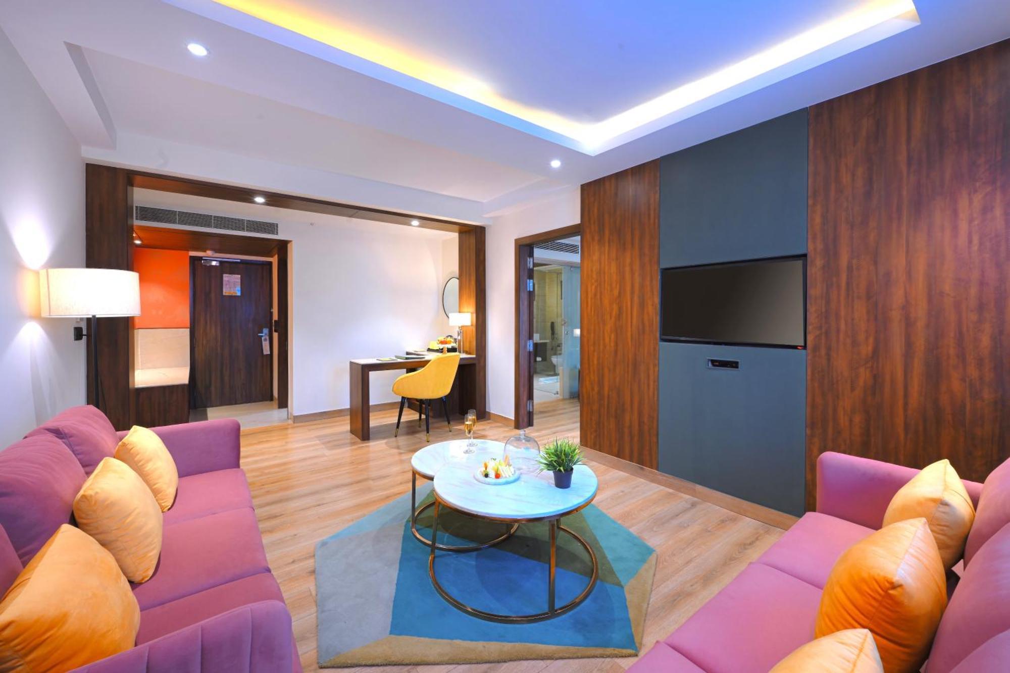 Golden Tulip Agra Hotel Агра Екстериор снимка